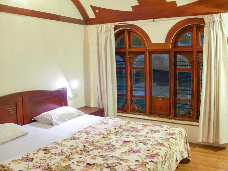 Aqua Jumbo Houseboats Hotel คุมาราคม ภายนอก รูปภาพ