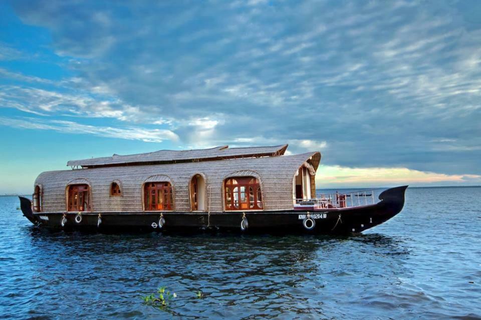 Aqua Jumbo Houseboats Hotel คุมาราคม ภายนอก รูปภาพ