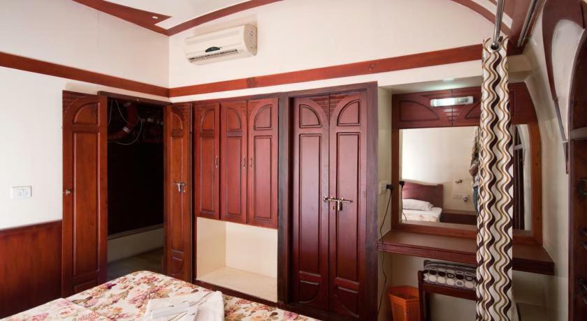 Aqua Jumbo Houseboats Hotel คุมาราคม ภายนอก รูปภาพ